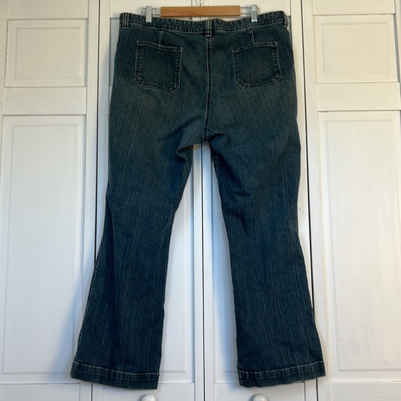 L.L.Bean Medium Wash Flare Jean 20R Runs Small - Picture 2 of 7